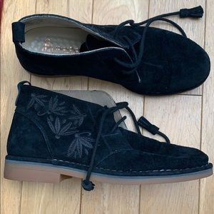 Hush Puppies Black Suede Chukka Fall Bootie sz 8